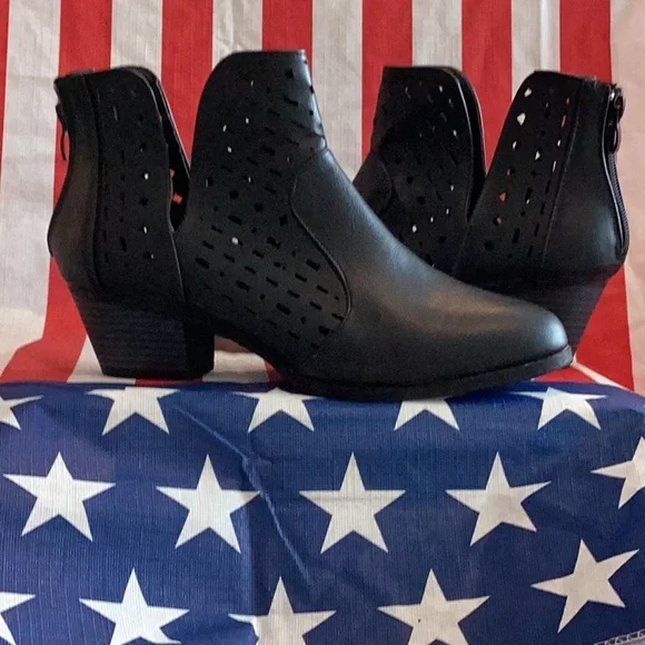 Steven Ella Black Boots, Size 8.5, lightweight, barely worn. - Picture 3 of 4